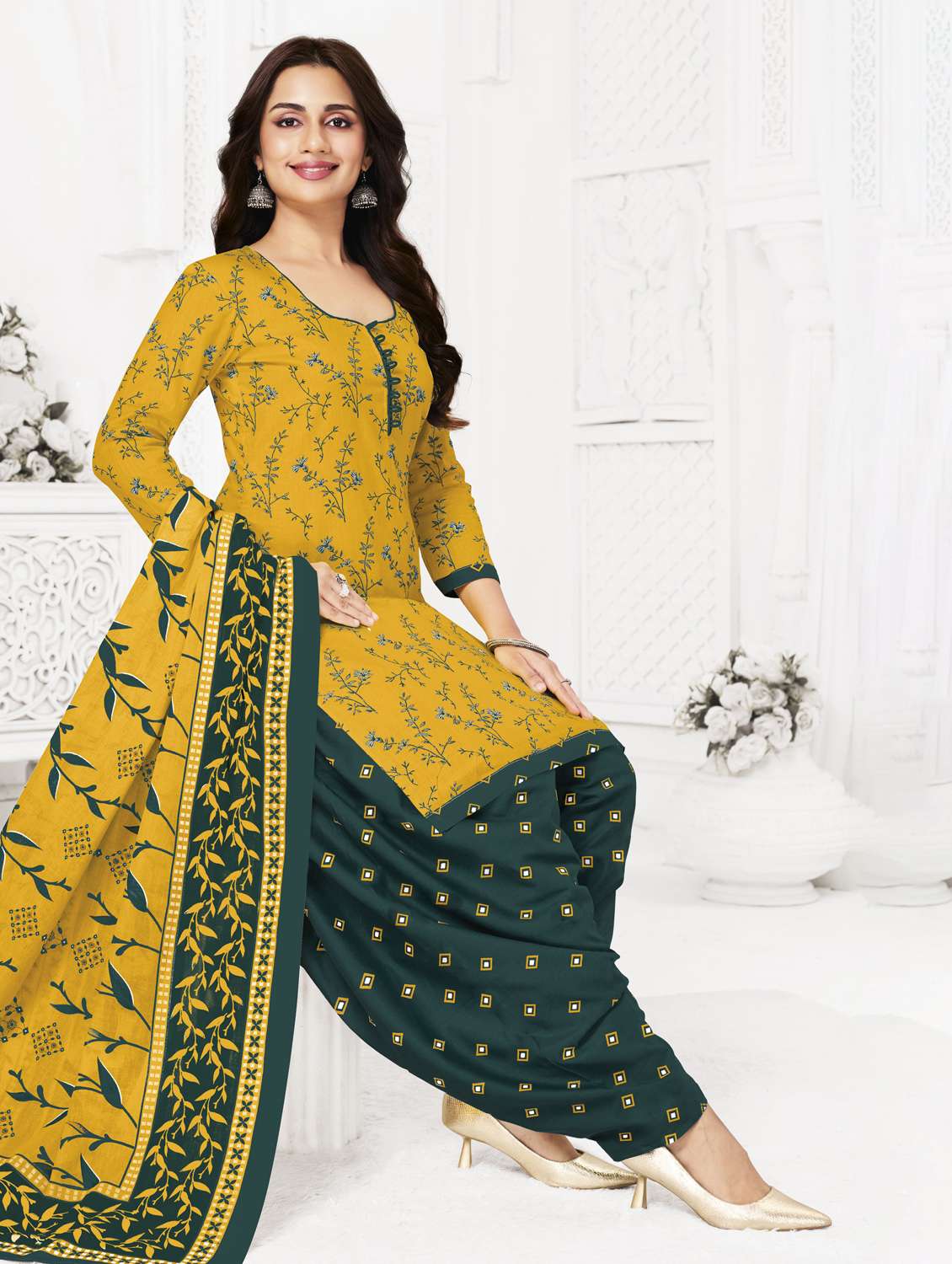 women printed three quarter sleeve kurta patiala with dupatta set