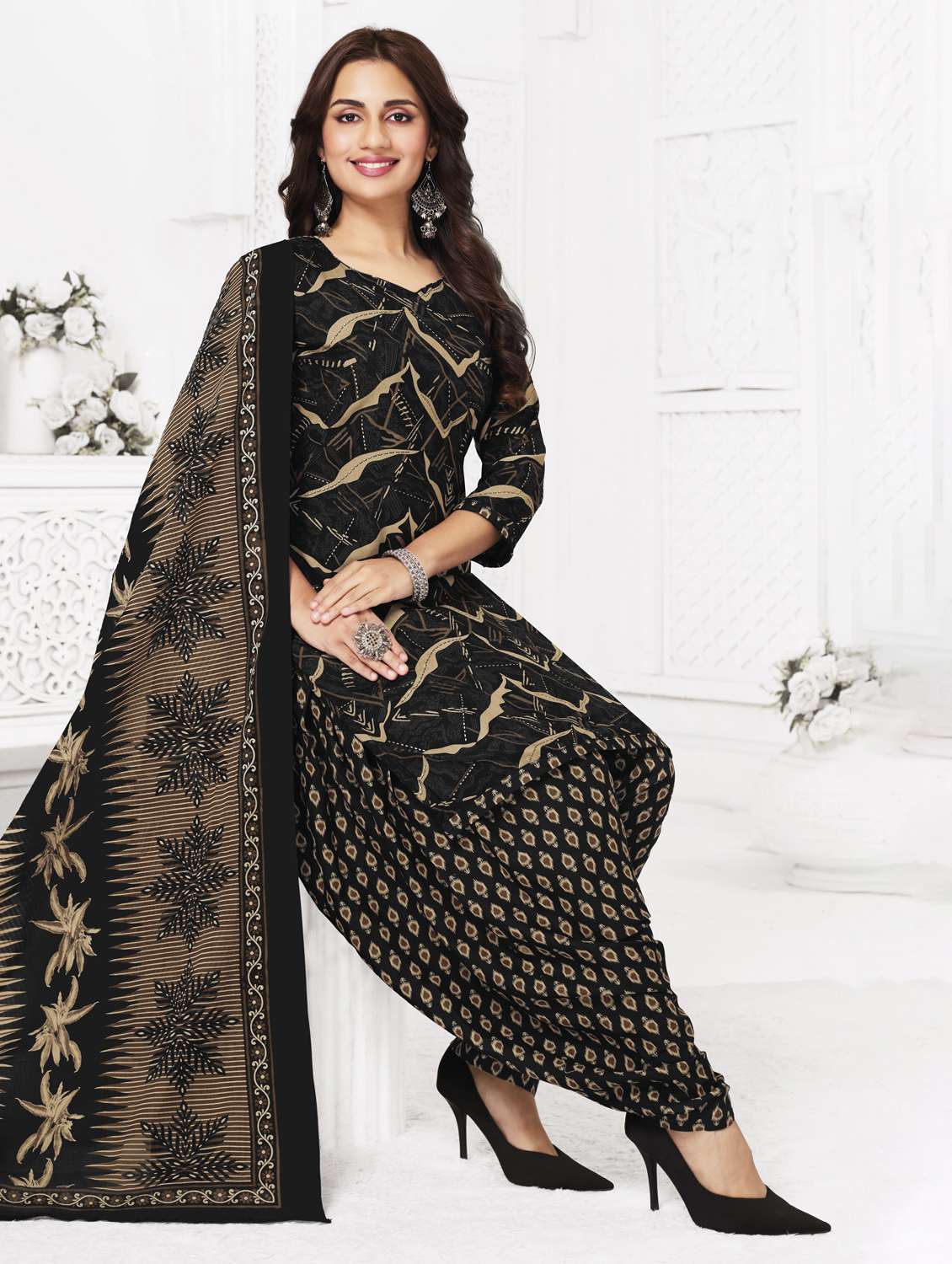 women printed three quarter sleeve kurta patiala with dupatta set
