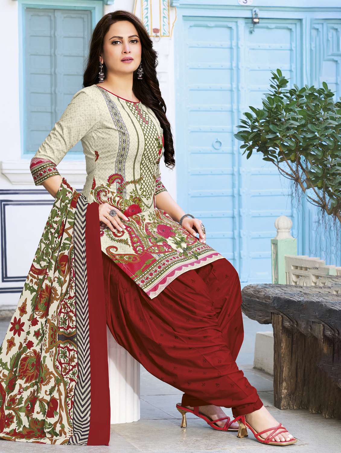women printed three quarter sleeve kurta patiala with dupatta set