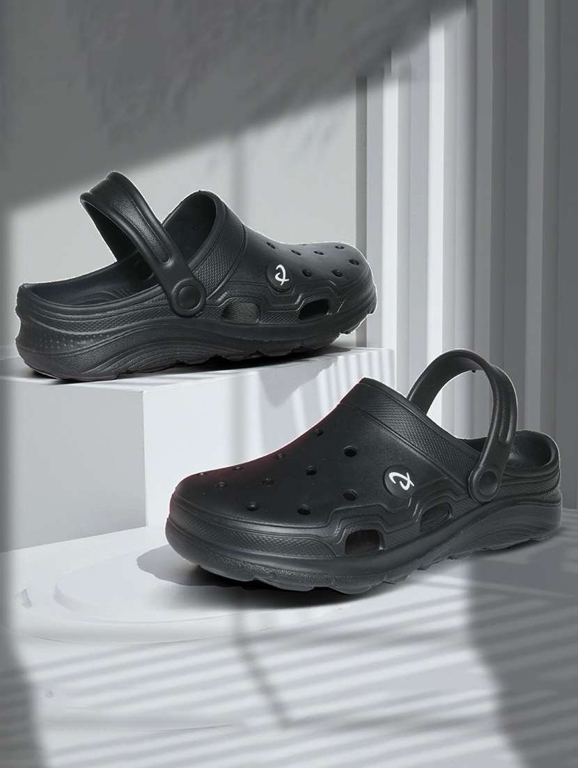 men black slip on clog