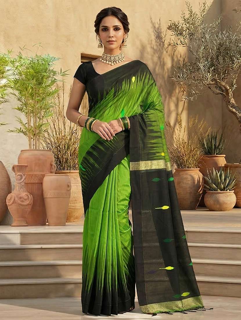 women self design handloom saree with blouse