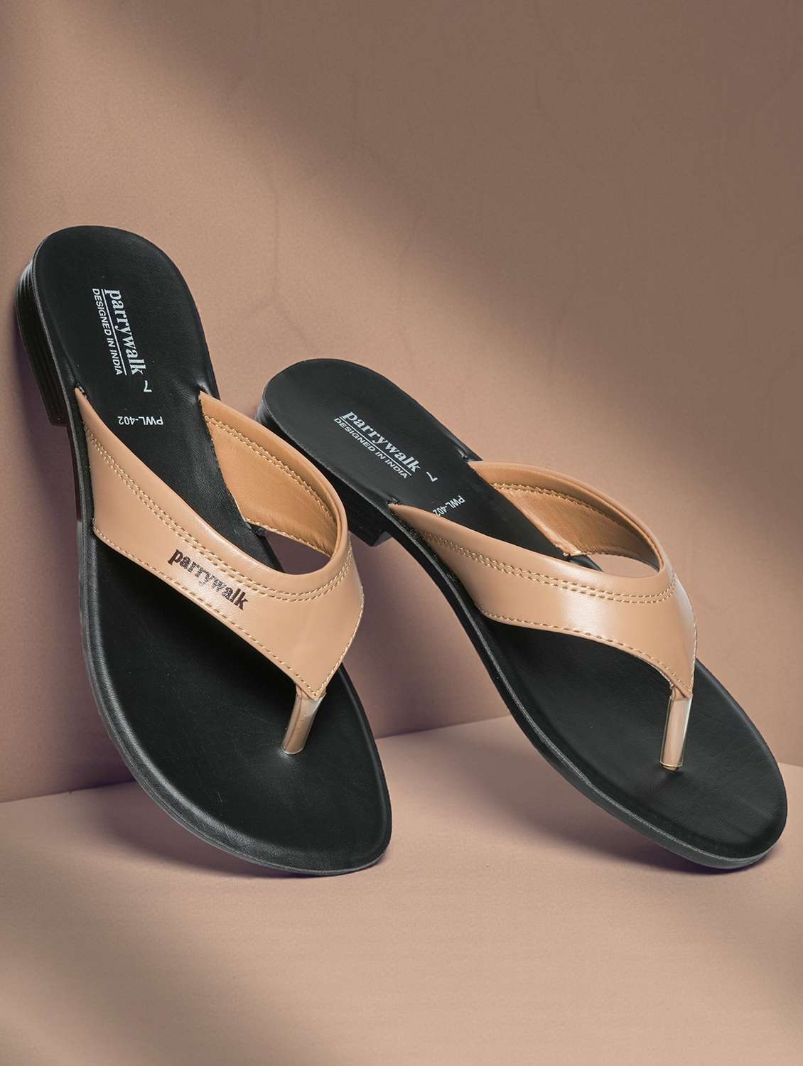 women solid toe separator flat sandal