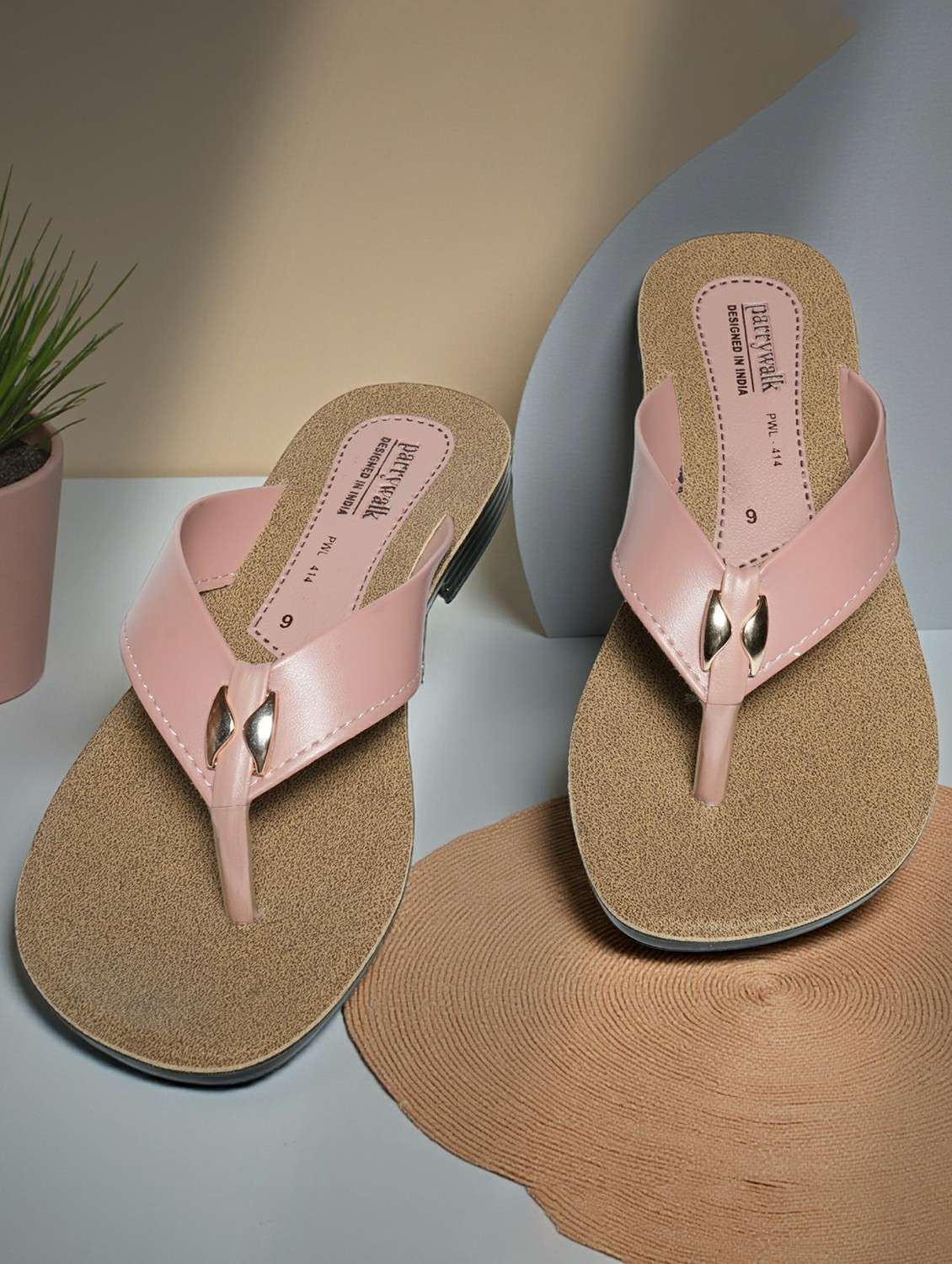 women solid toe separator flat sandal
