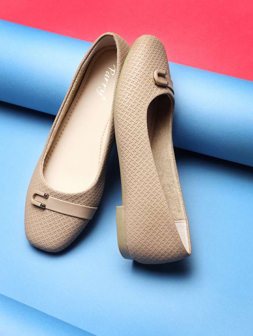 women textured slip on ballerina