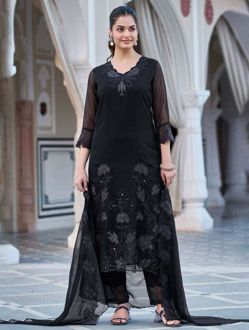 women embroidered three quarter sleeves kurta pant set with dupatta