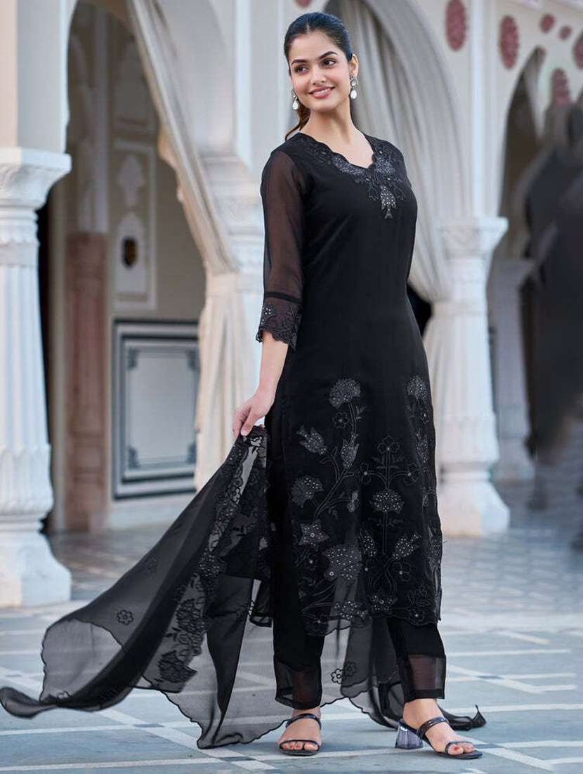 women embroidered three quarter sleeves kurta pant set with dupatta - 22543461 -  Standard Image - 3