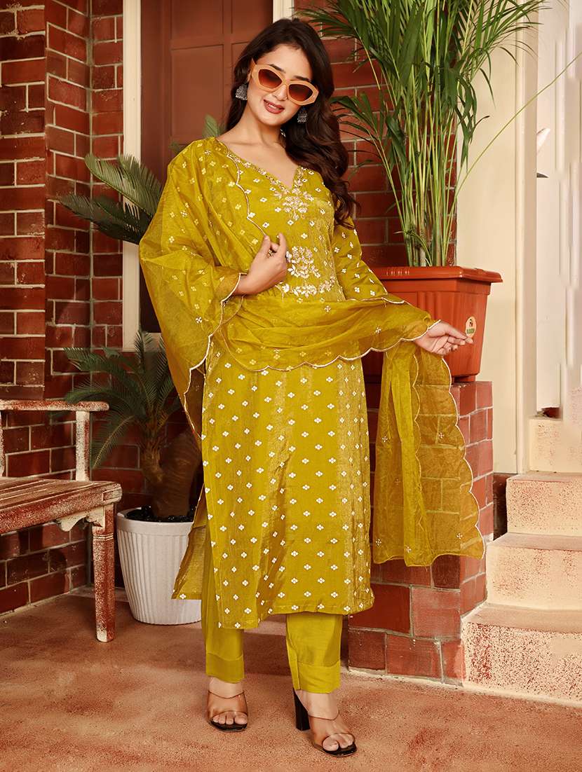women printed three quarter sleeves kurta pant set with dupatta