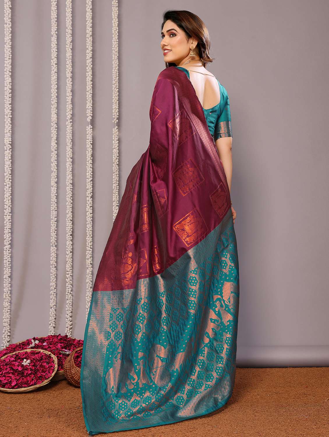 Women Self Design Banarasi Saree With Blouse - 22543854 -  Standard Image - 3