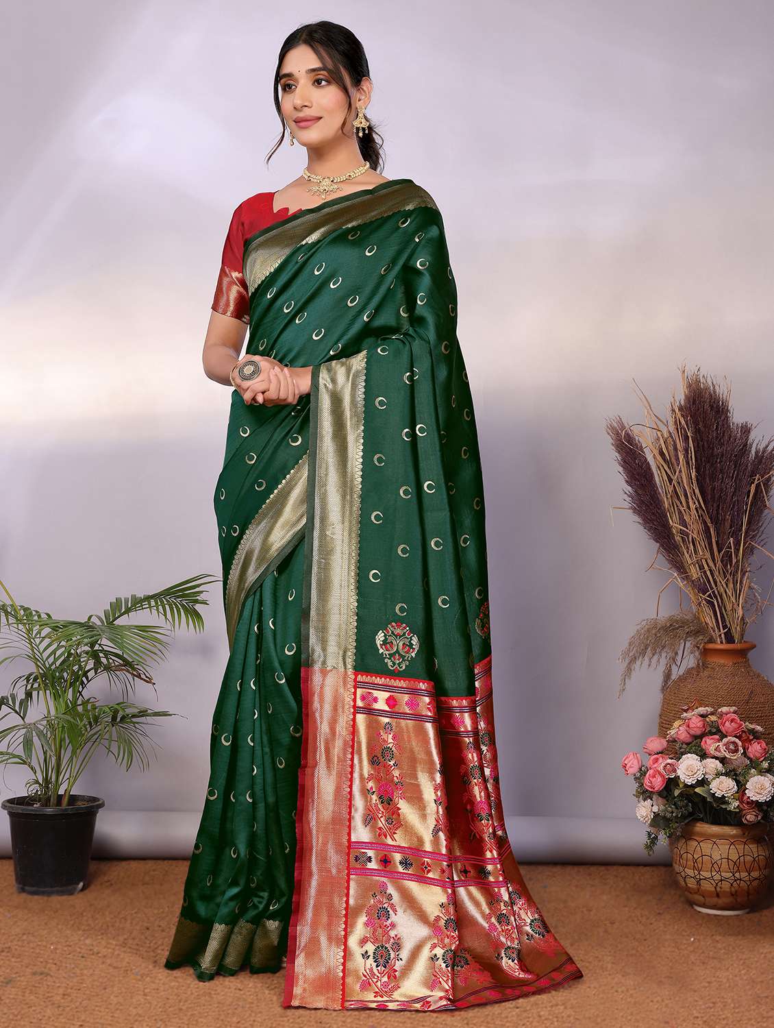 women self design paithani saree with blouse - 22543859 -  Standard Image - 3