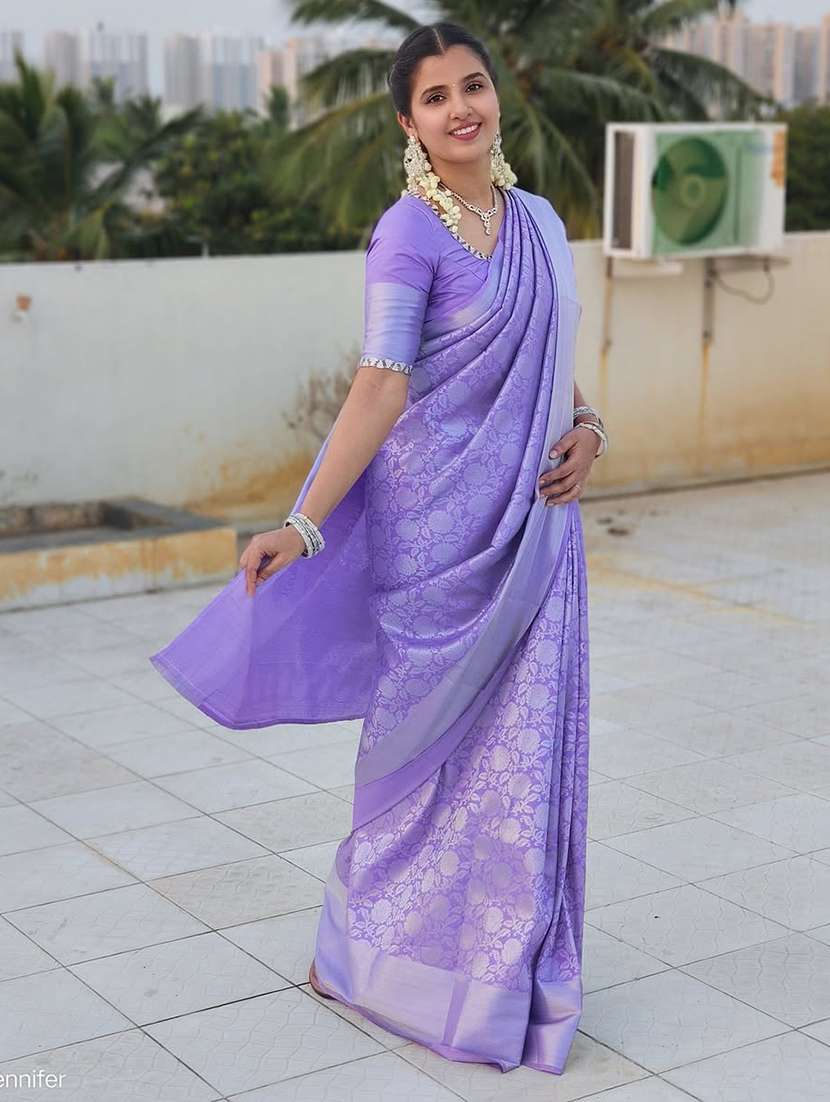 Women Self Design Banarasi Saree With Blouse - 22543879 -  Standard Image - 3