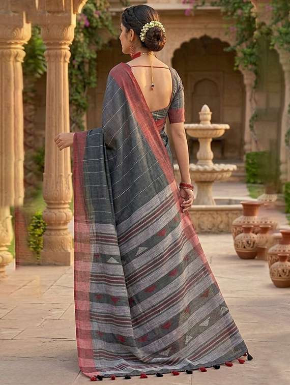 women self design handloom saree with blouse - 22543931 -  Standard Image - 3
