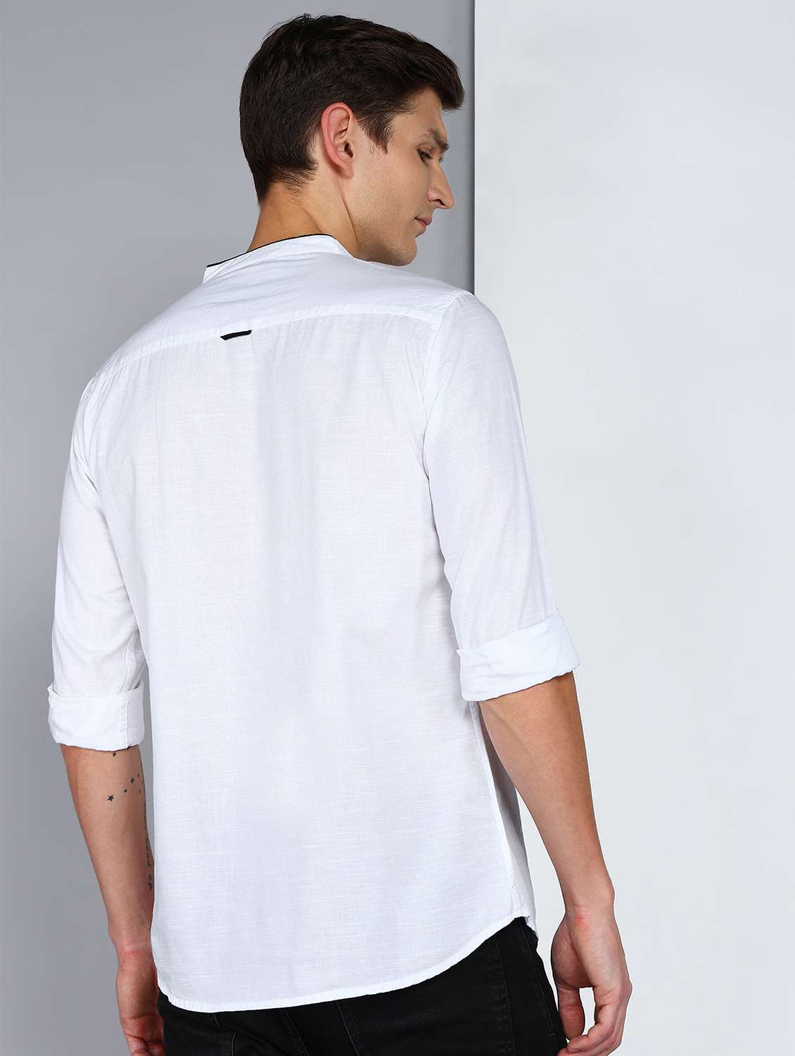 men solid mandarin neck short kurta - 22543962 -  Standard Image - 3