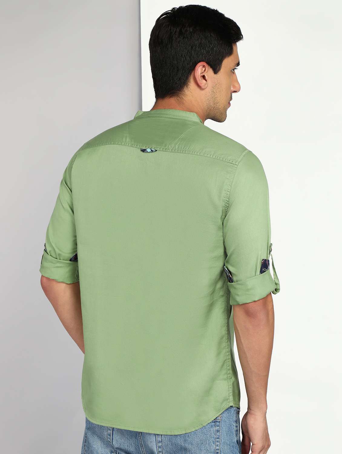 Men Solid Mandarin Neck Short Kurta - 22543966 -  Standard Image - 3