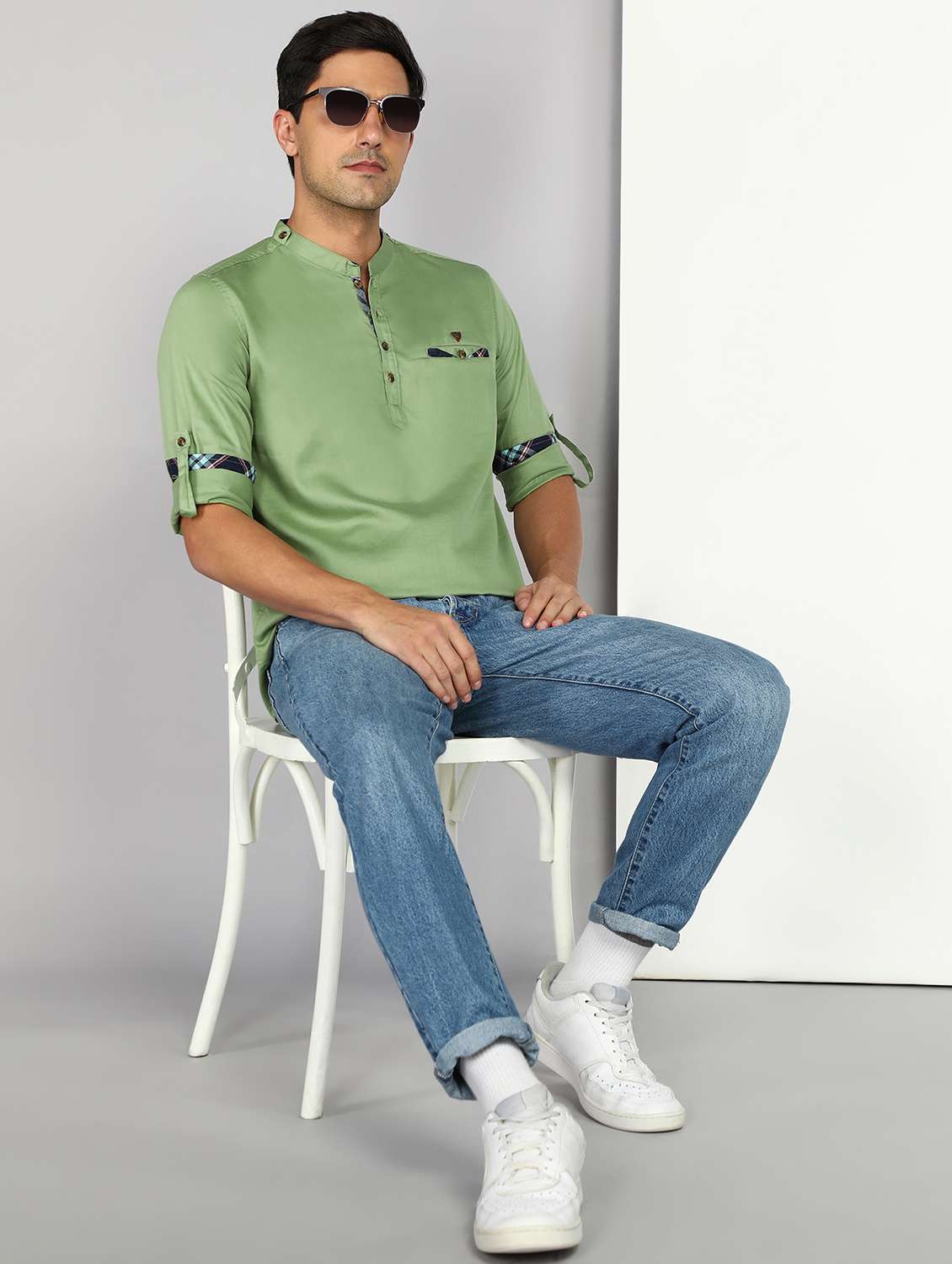 Men Solid Mandarin Neck Short Kurta - 22543966 -  Standard Image - 5
