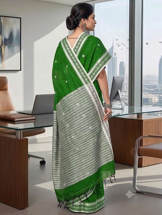 women self design handloom saree with blouse - 22543968 -  Standard Image - 3