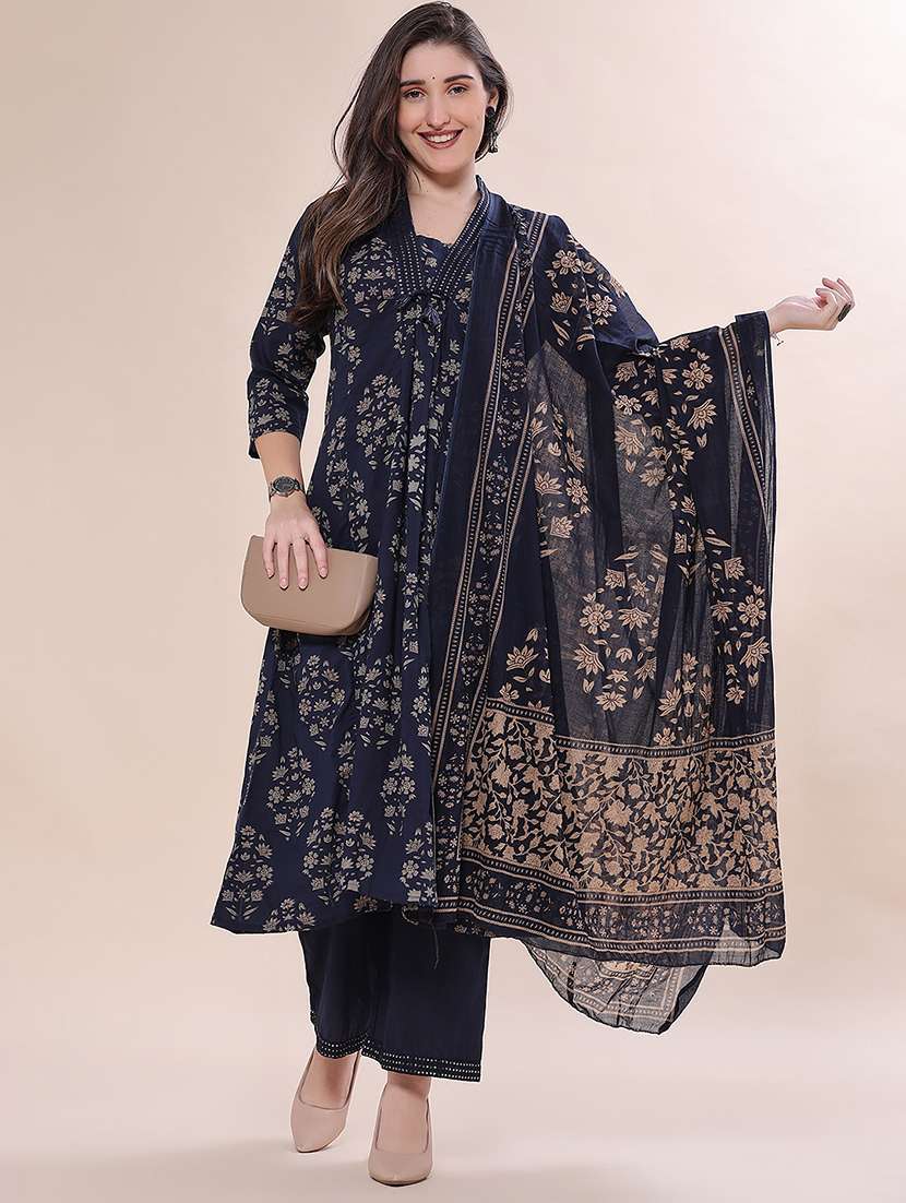 women printed three quarter sleeves kurta pant with dupatta set