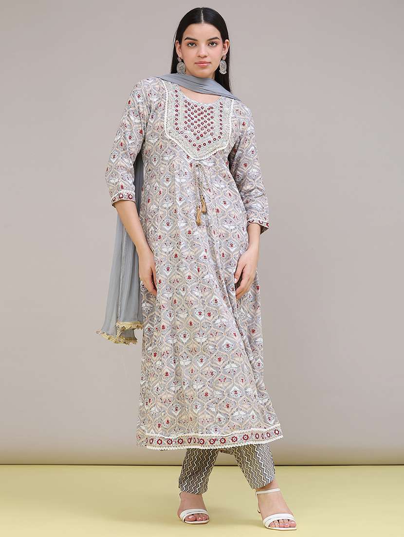 women printed three quarter sleeves kurta pant with dupatta set