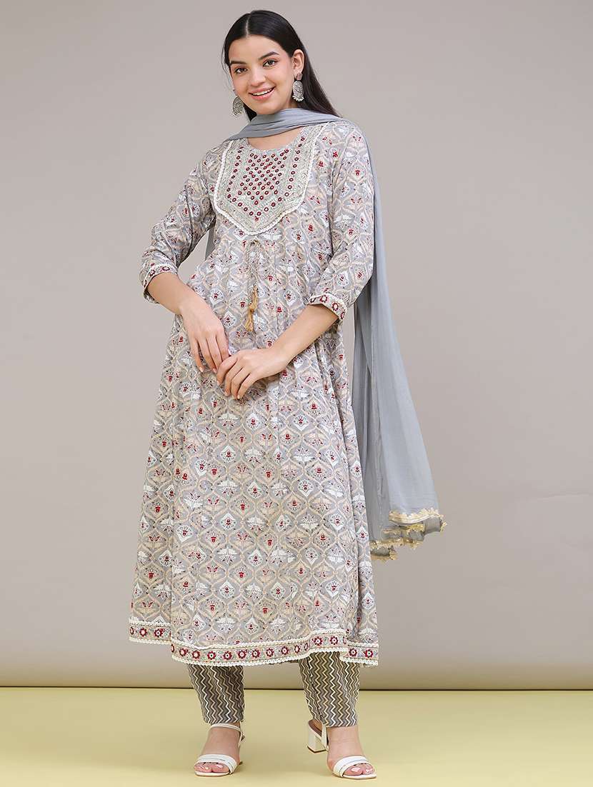 Women Printed Three Quarter Sleeves Kurta Pant With Dupatta Set - 22546279 -  Standard Image - 3