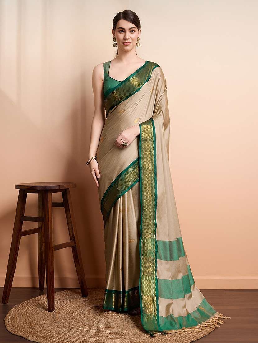 women self design bordered saree with blouse