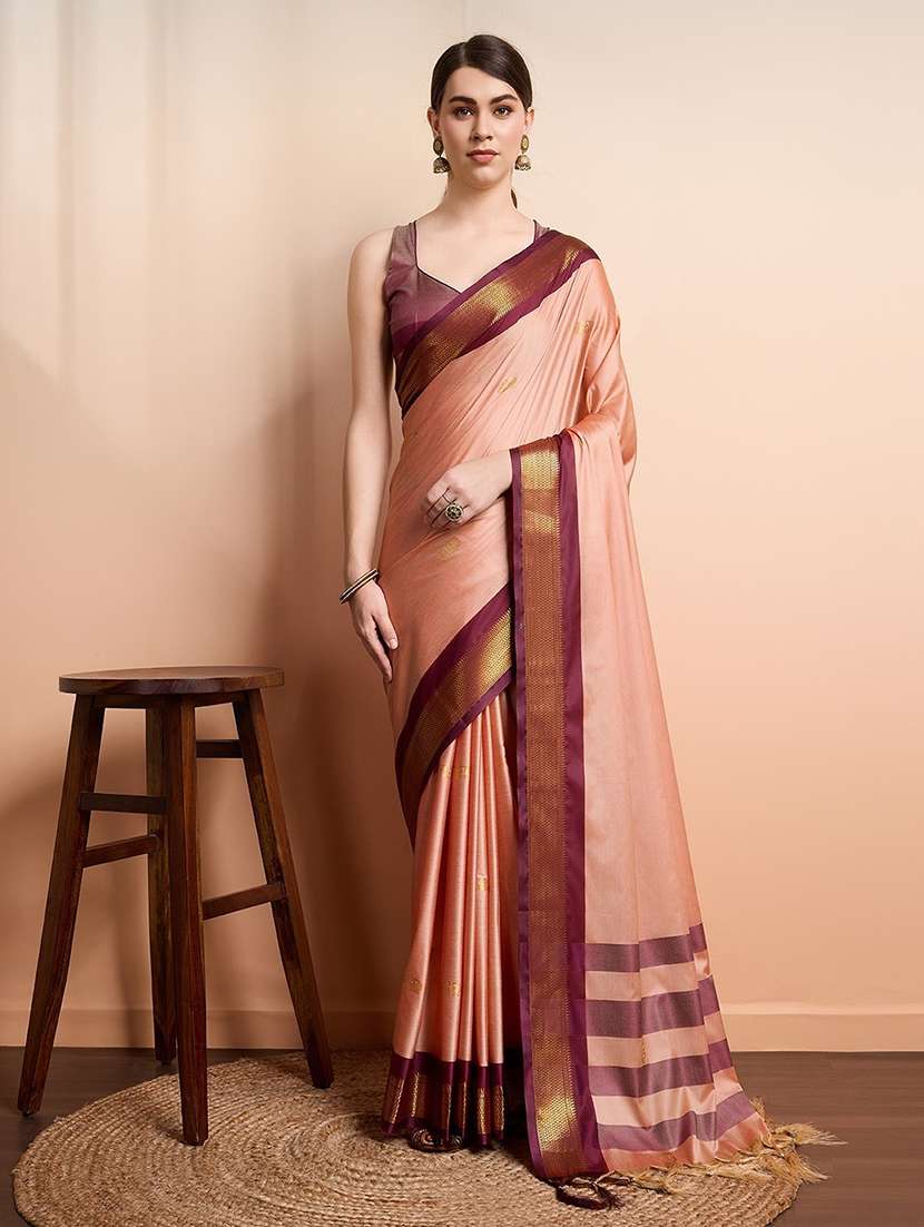 women self design bordered saree with blouse