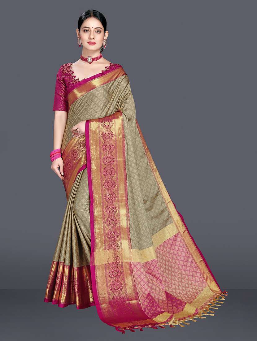 women self design bordered saree with blouse