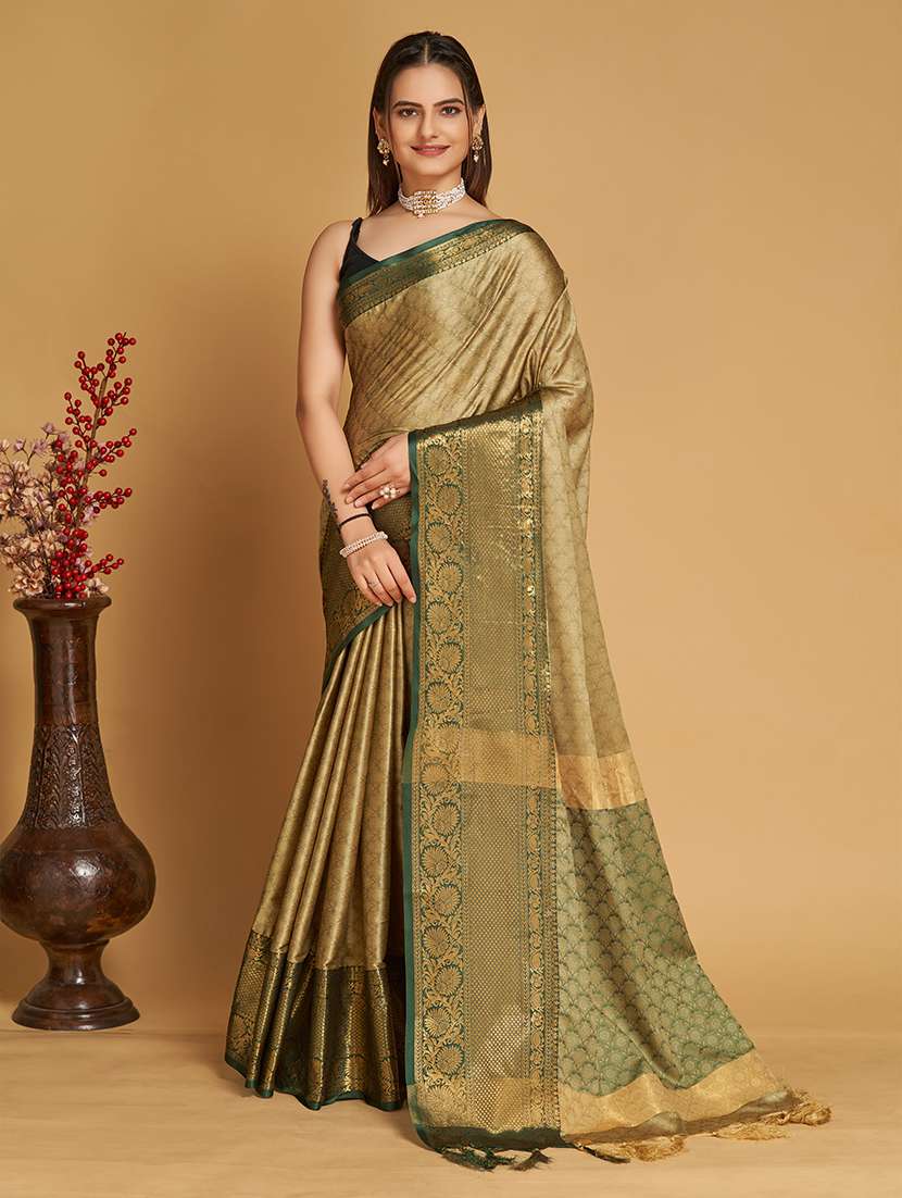 women self design bordered saree with blouse