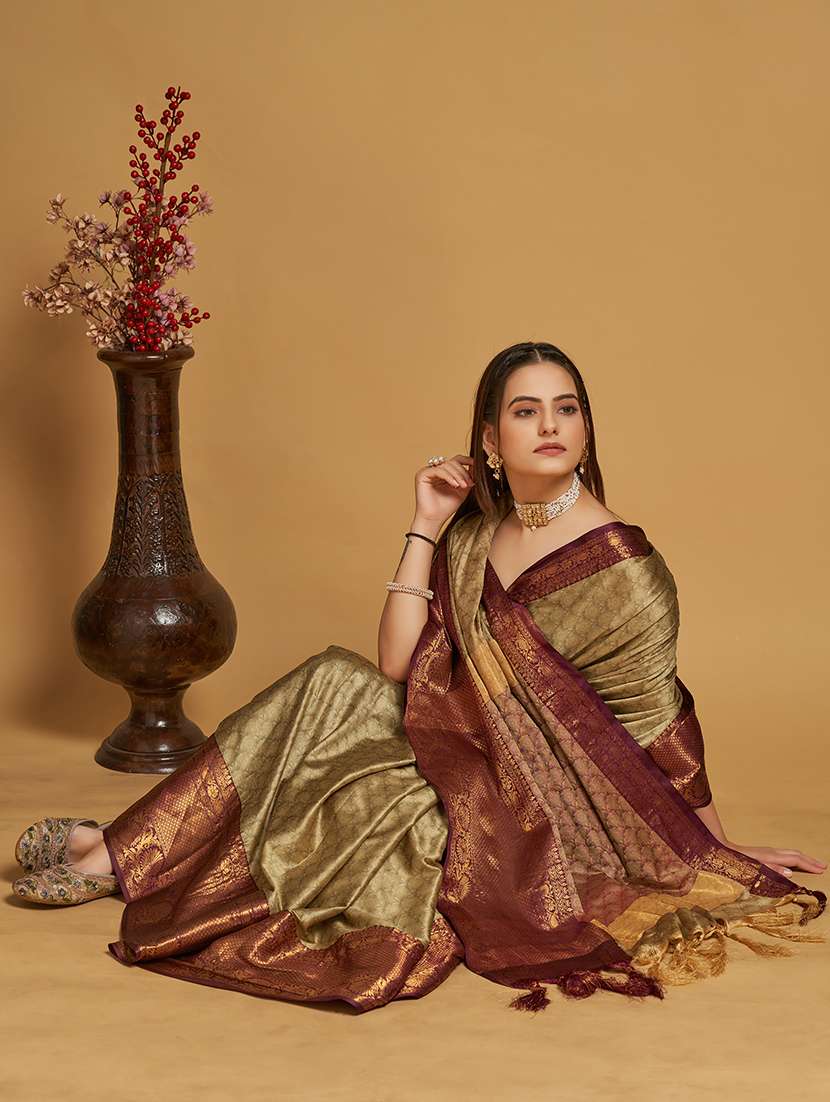Women Self Design Bordered Saree With Blouse - 22548109 -  Standard Image - 3
