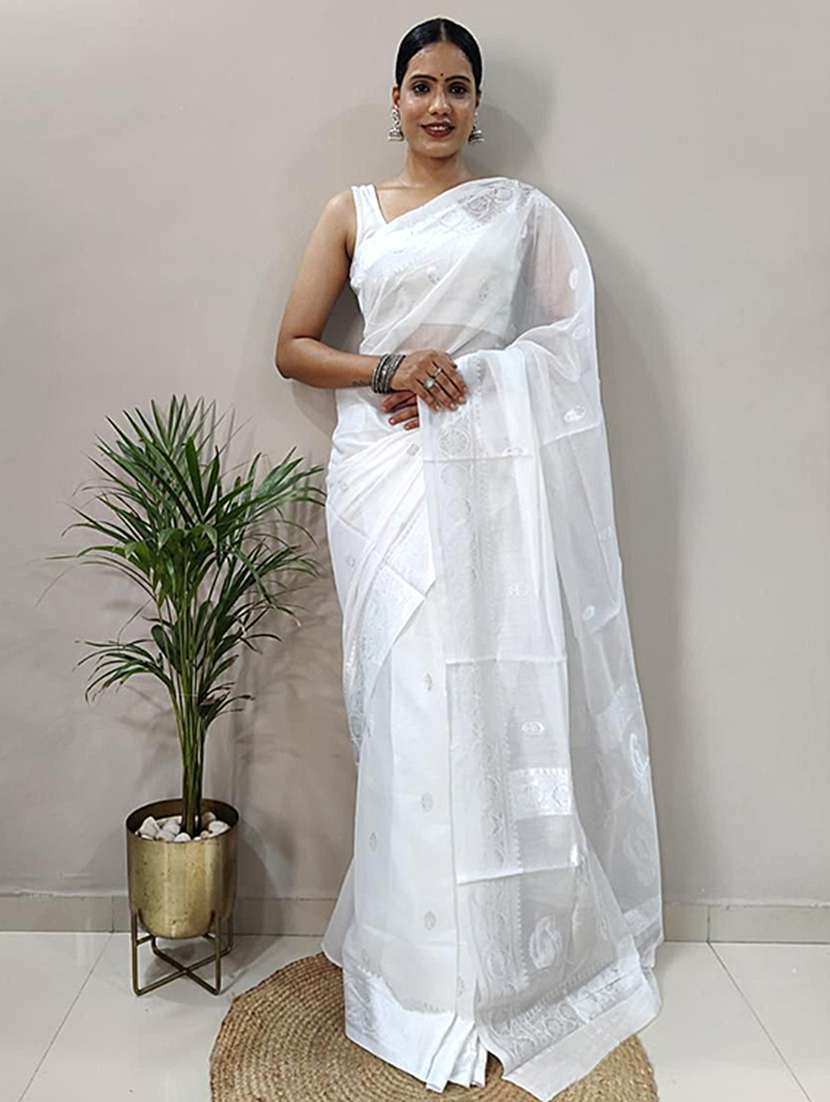 women self design bordered saree with blouse