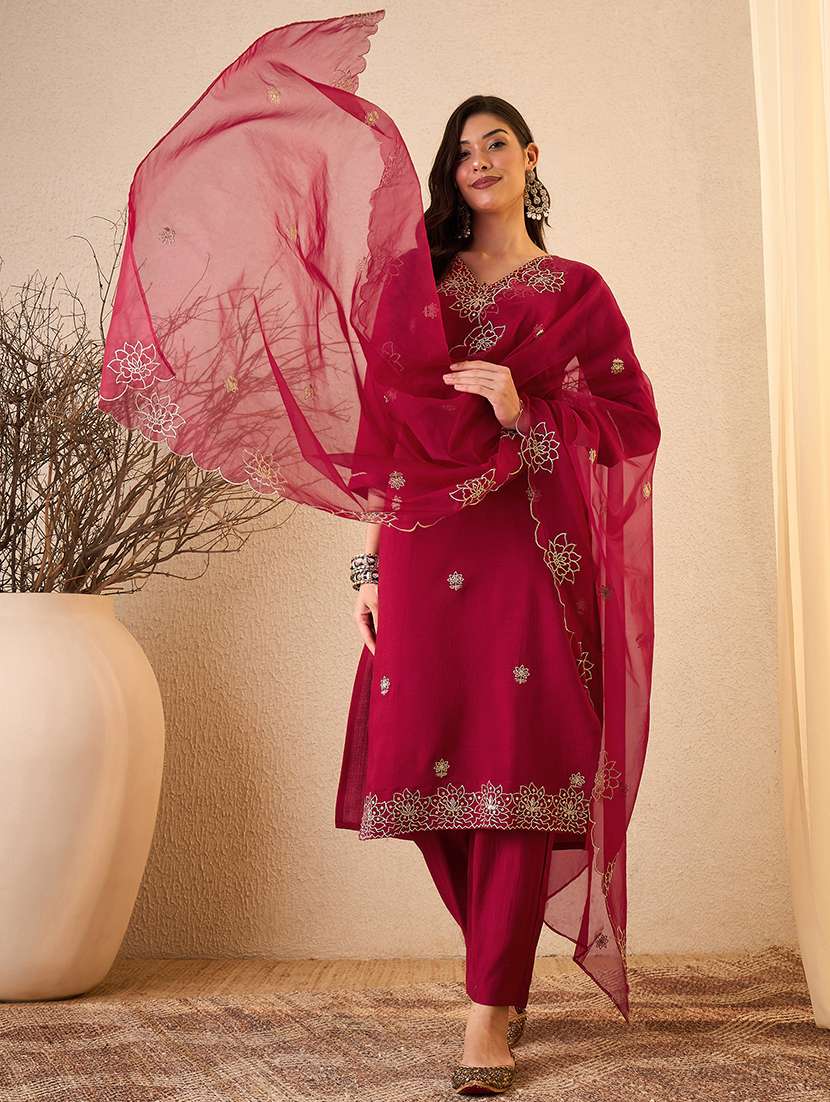 women embroidered three quarter sleeve kurta pant with dupatta set