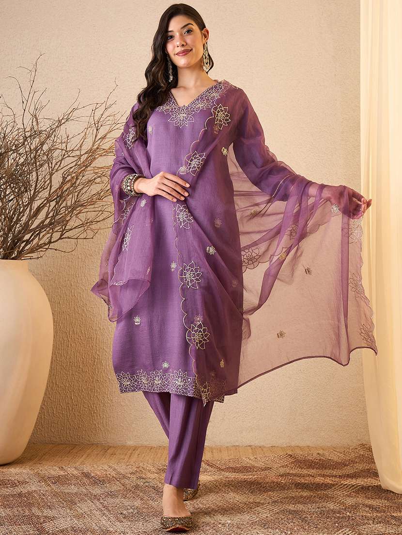 women embroidered three quarter sleeve kurta pant with dupatta set