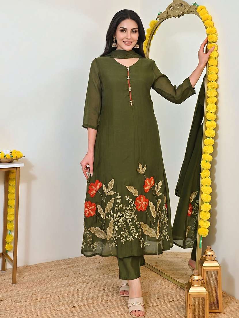 women embroidered three quarter sleeve kurta pant with dupatta set