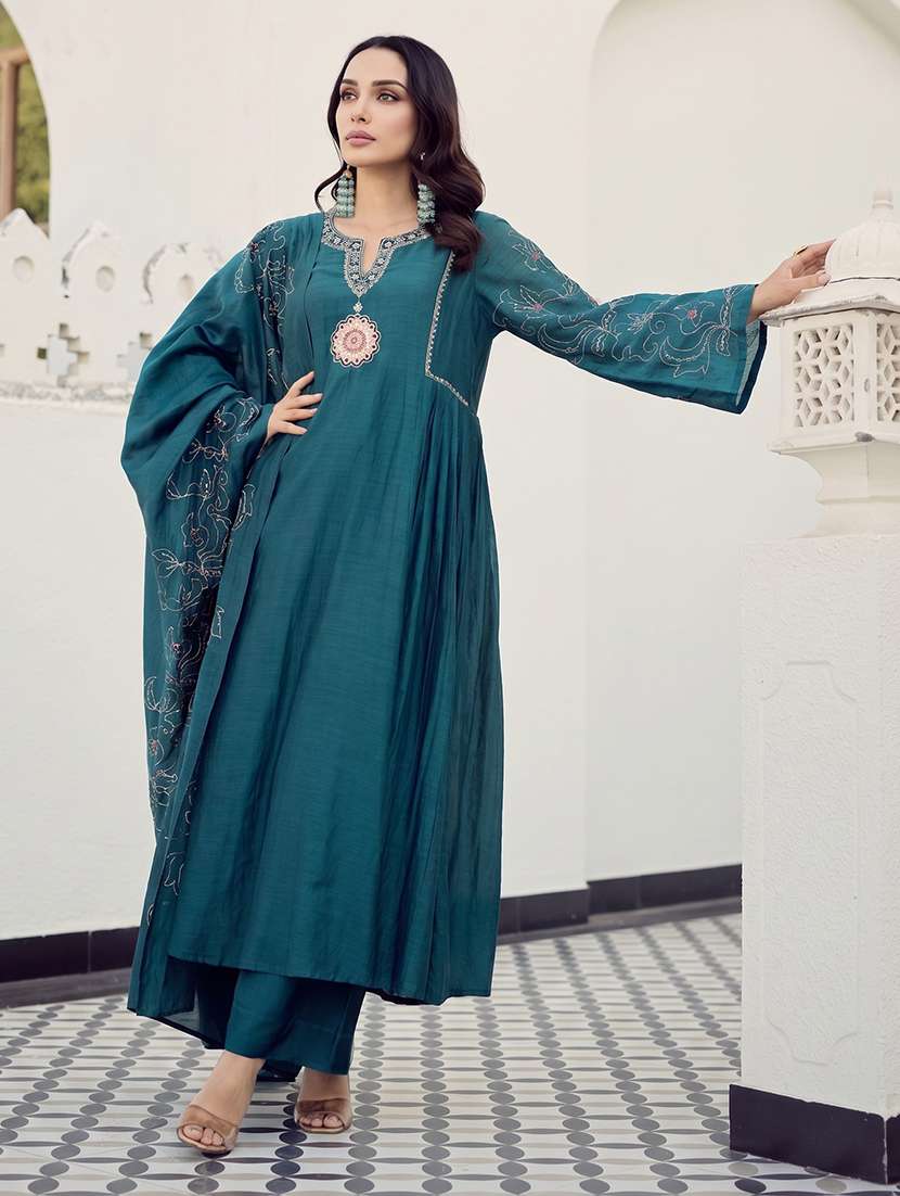 women embroidered long sleeve kurta pant with dupatta set