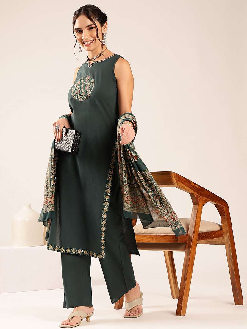 women printed sleeveless kurta pant set with dupatta