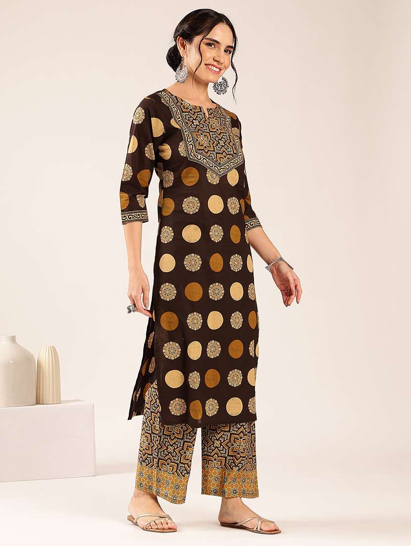 women printed three quarter sleeves kurta palazzo set  - 22548342 -  Standard Image - 3