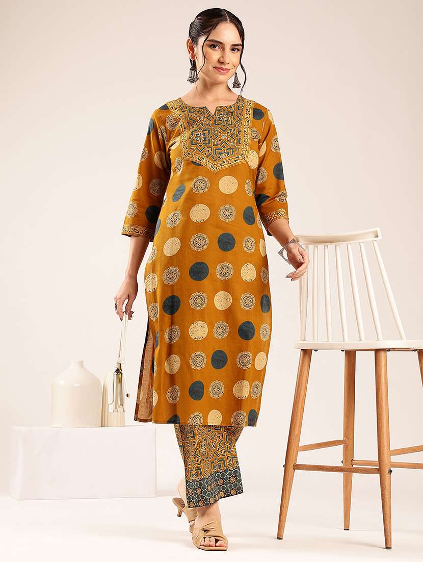 women printed three quarter sleeves kurta pant set 
