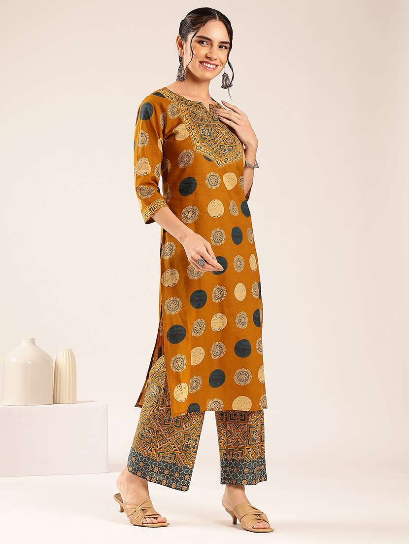 Women Printed Three Quarter Sleeves Kurta Pant Set - 22548348 -  Standard Image - 3