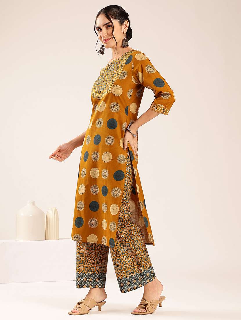 Women Printed Three Quarter Sleeves Kurta Pant Set - 22548348 -  Standard Image - 5