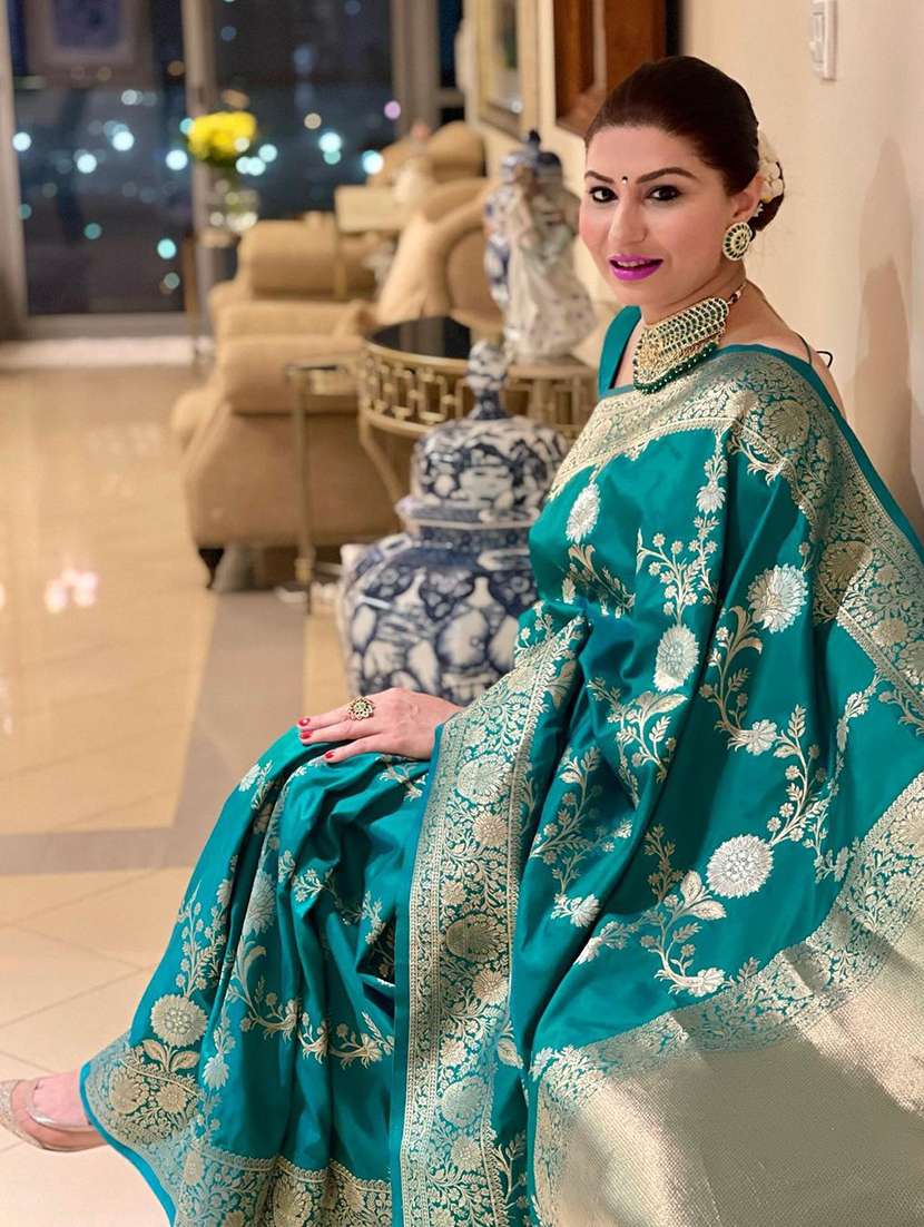 Women Self Design Banarasi Saree With Blouse - 22548514 -  Standard Image - 3