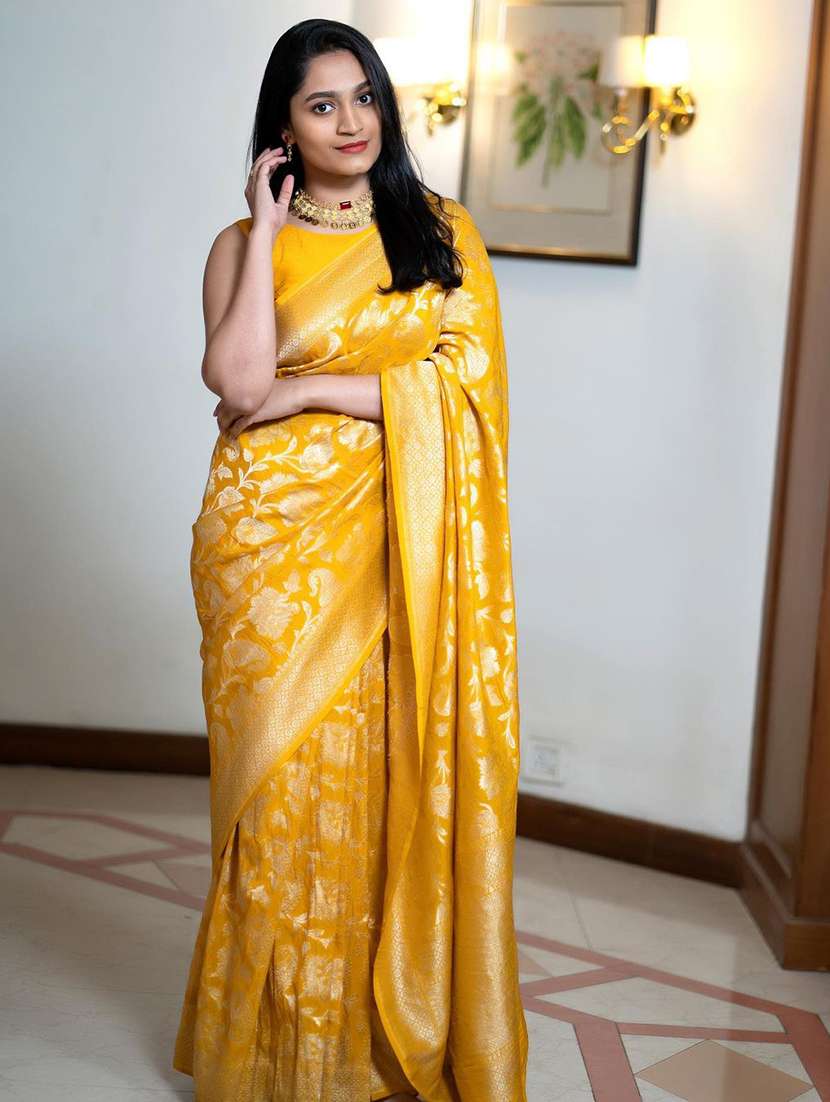 women self design banarasi saree with blouse