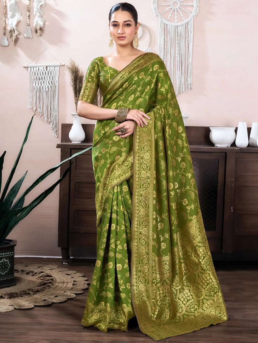 women self design banarasi saree with blouse