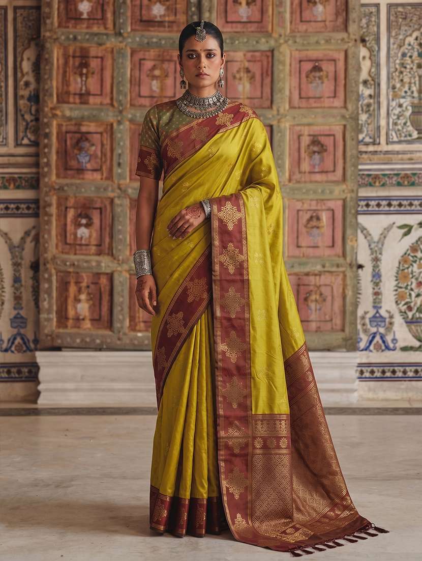 women self design banarasi saree with blouse
