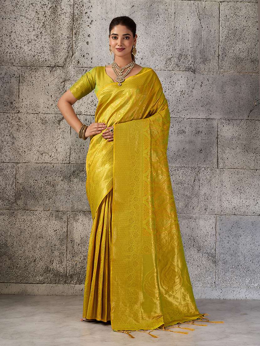 women self design kanjivaram saree with blouse