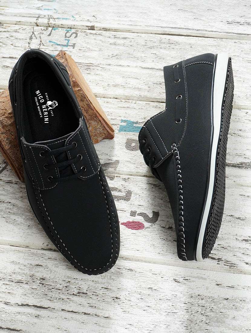 men solid lace up boat shoes