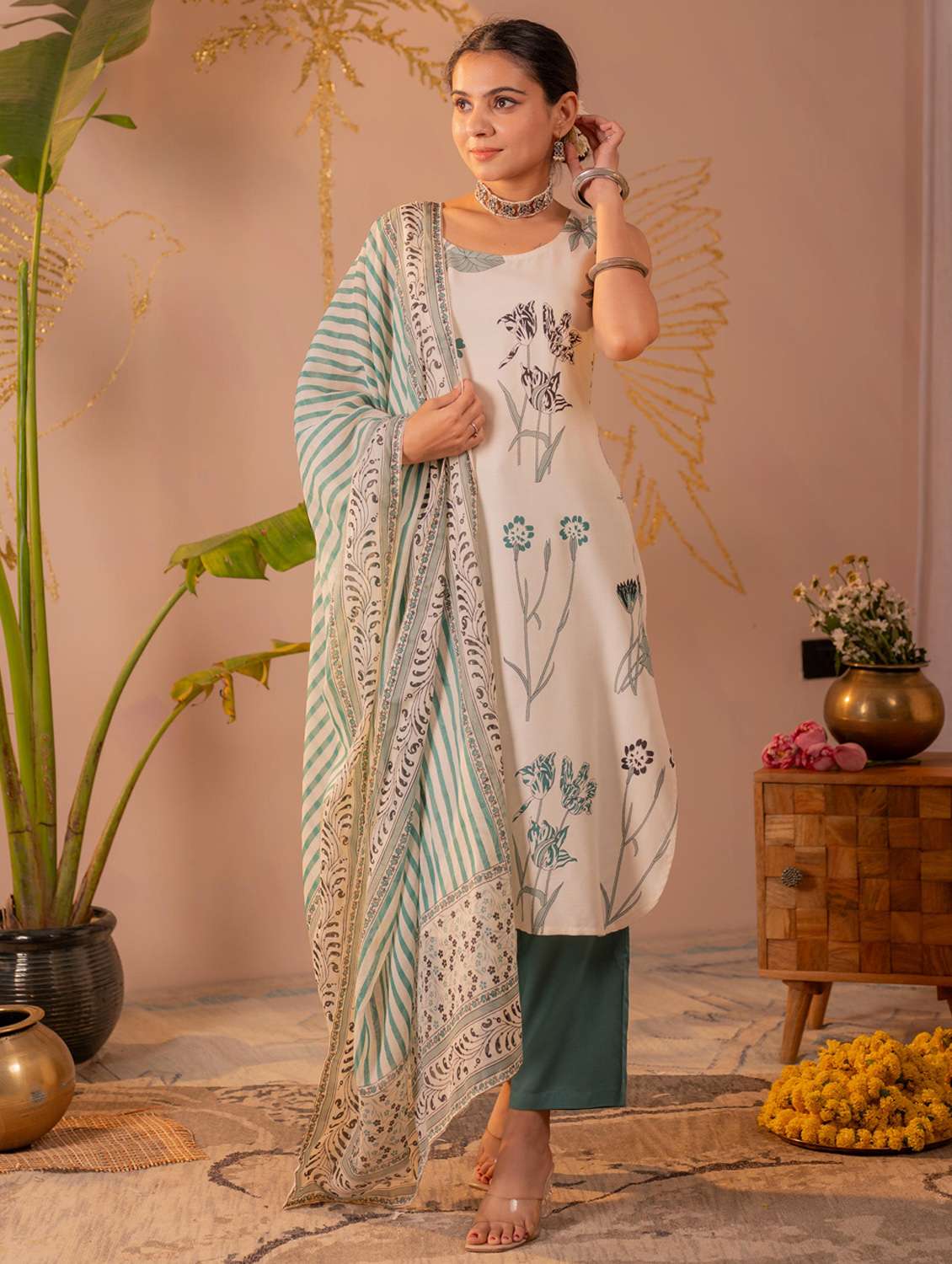 women printed sleeveless kurta pant with dupatta set