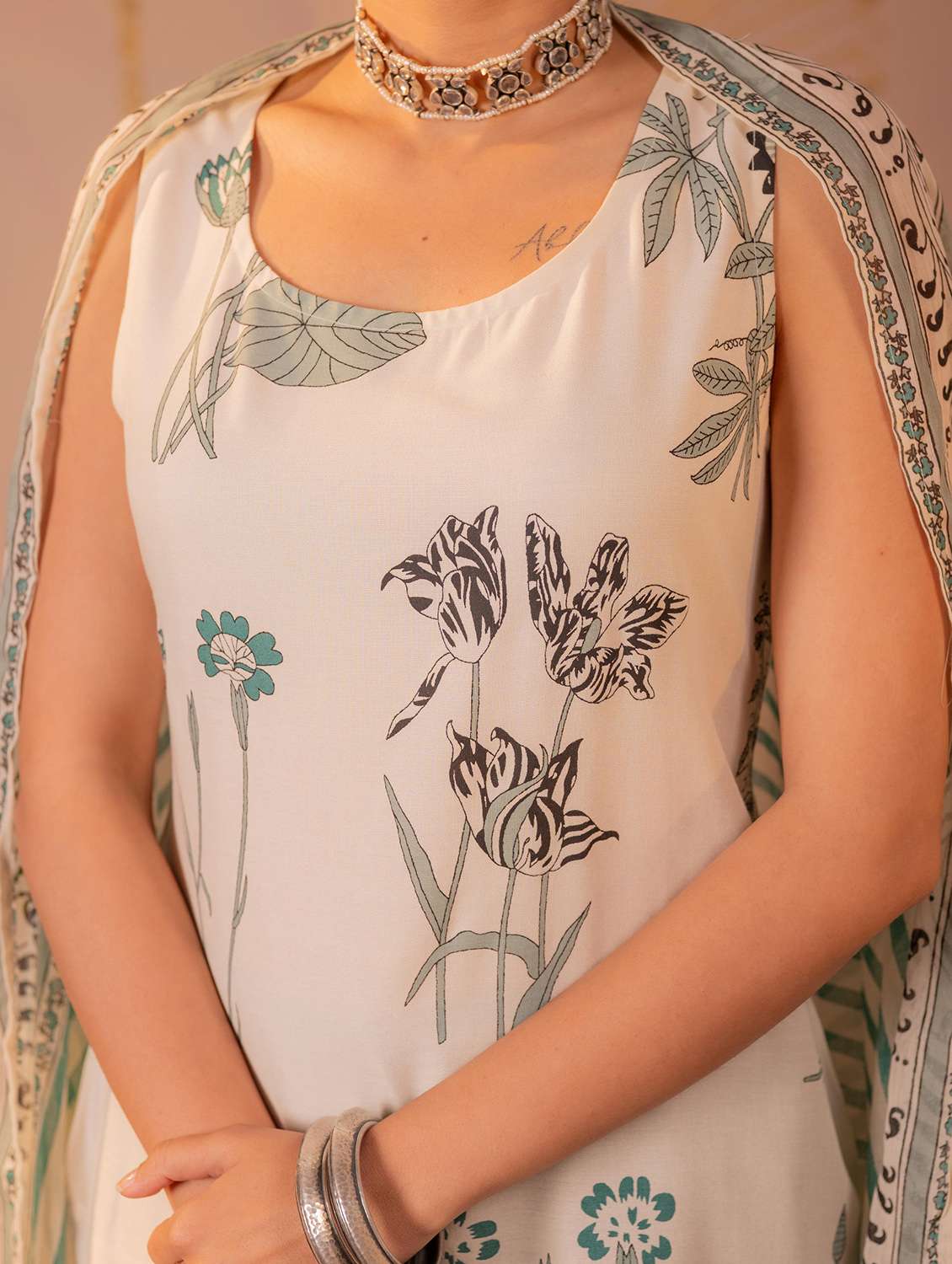 Women Printed Sleeveless Kurta Pant With Dupatta Set - 22549980 -  Standard Image - 3