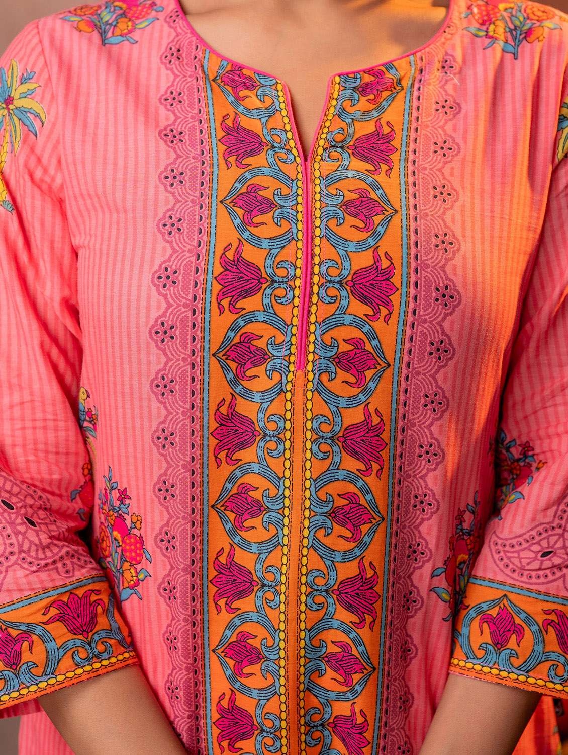 Women Printed Three Quarter Sleeve Kurta Pant With Dupatta Set - 22549987 -  Standard Image - 3