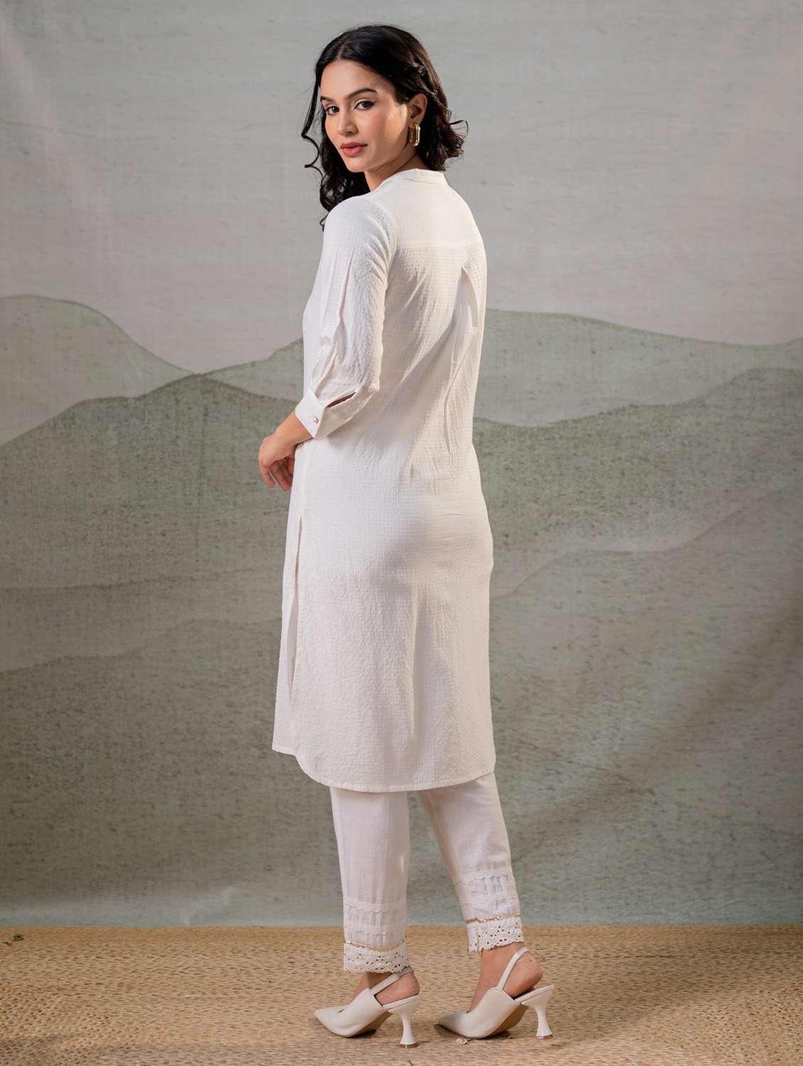 women self design three quarter sleeves straight kurta - 22550230 -  Standard Image - 3