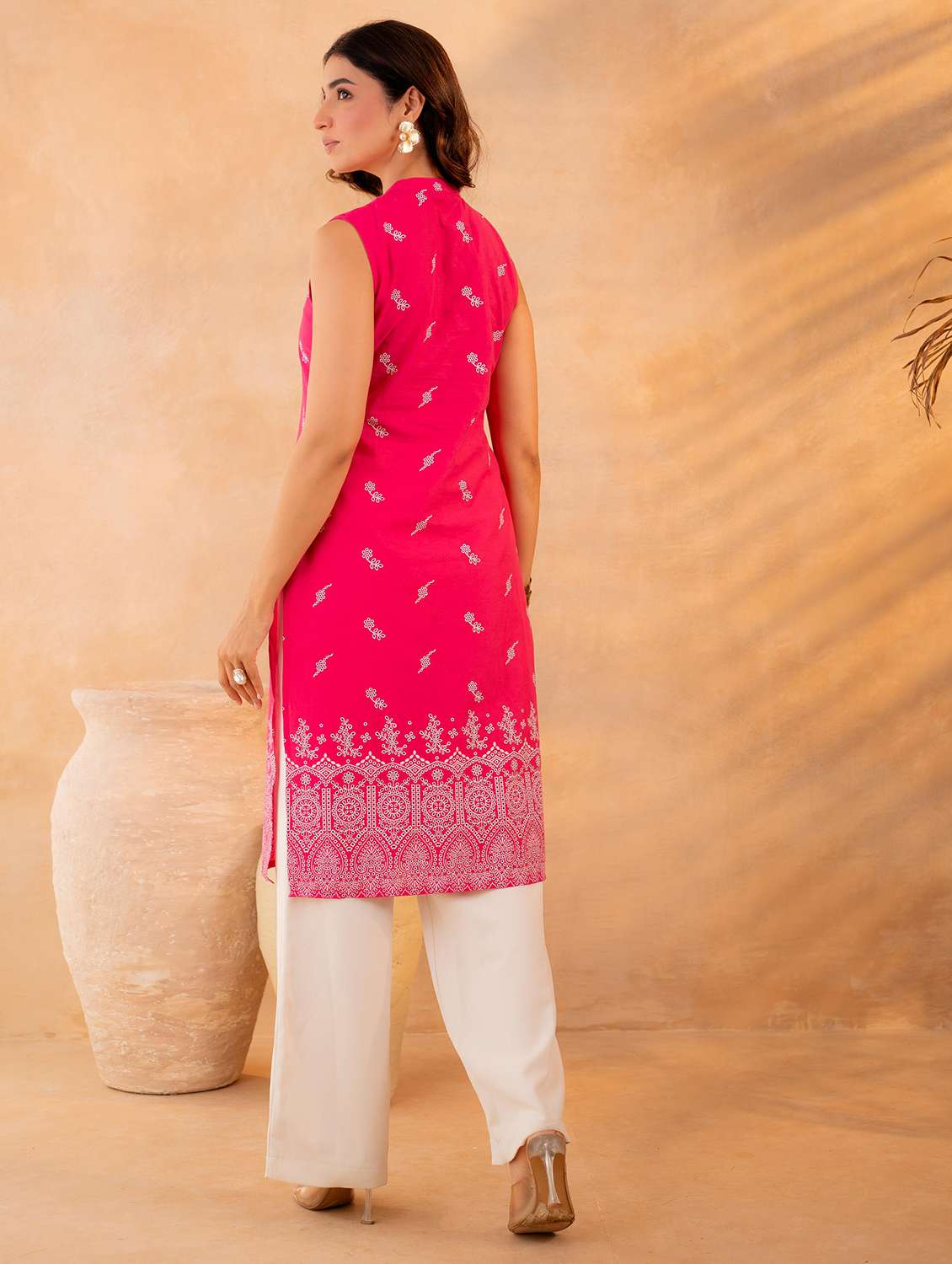 women embroidered sleeveless straight kurta - 22550266 -  Standard Image - 3