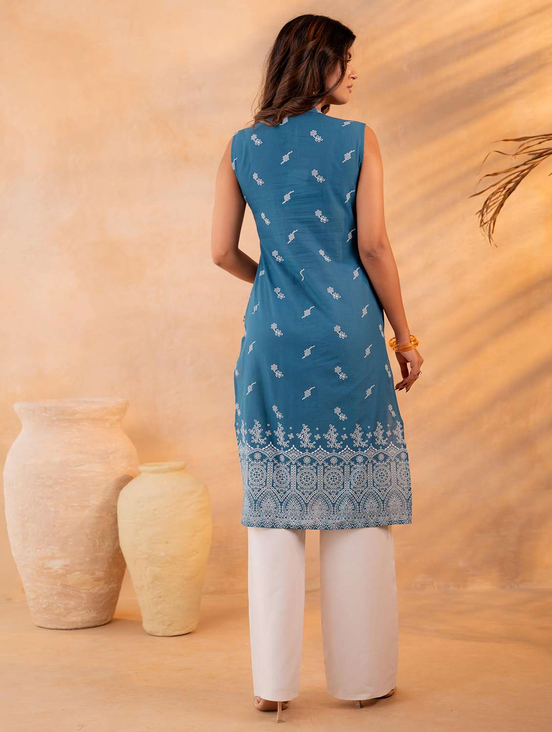 women embroidered sleeveless straight kurta - 22550267 -  Standard Image - 3