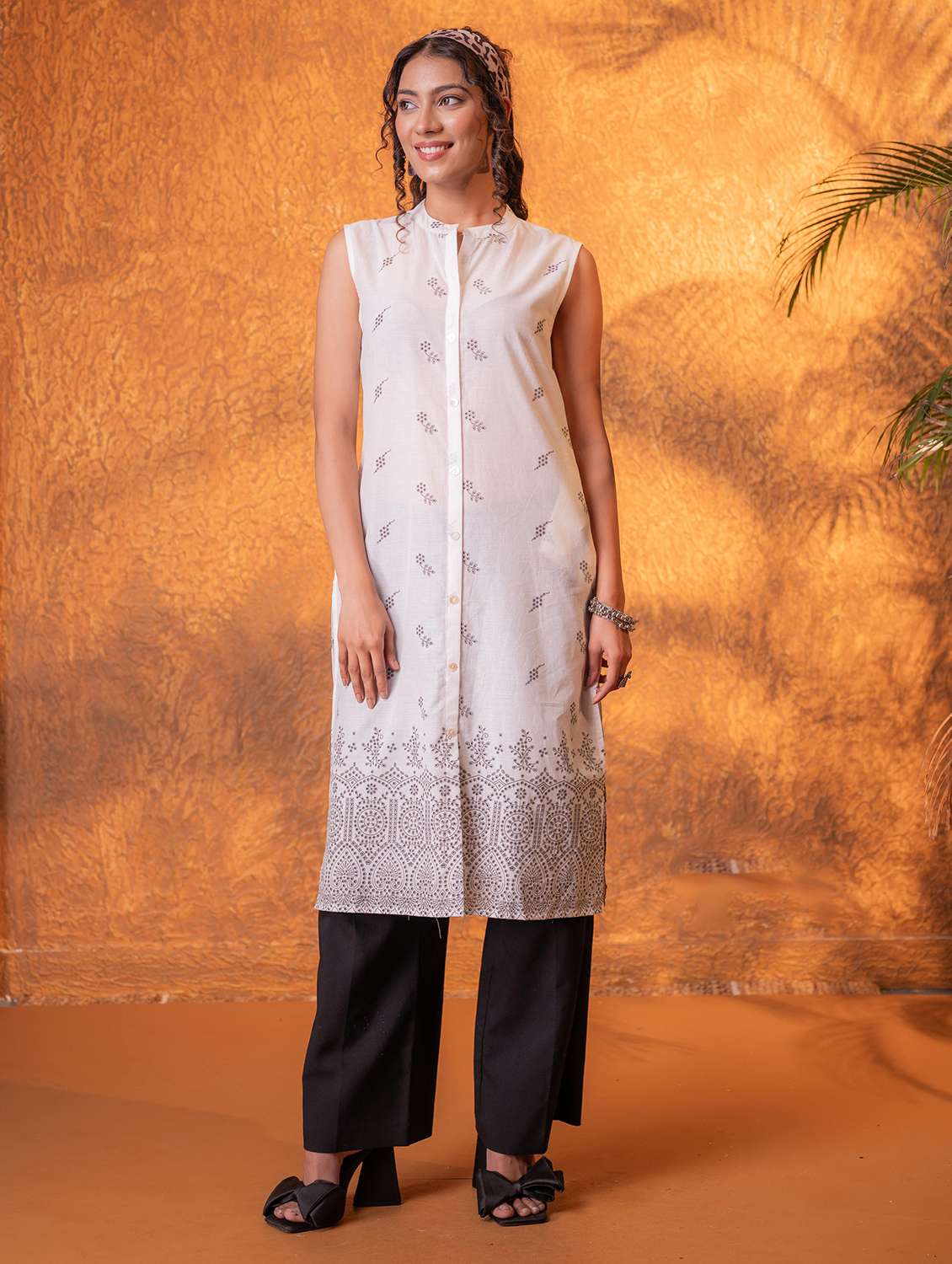 women embroidered sleeveless straight kurta